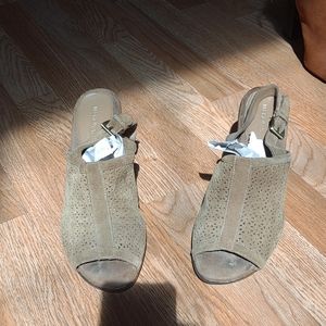 Tan 9.5 sandal